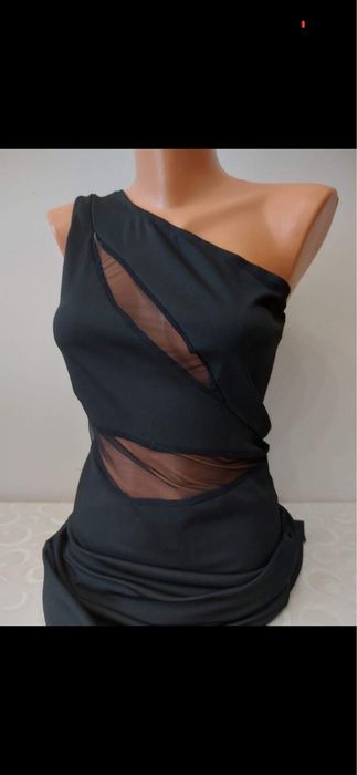 Елегантна черна рокля