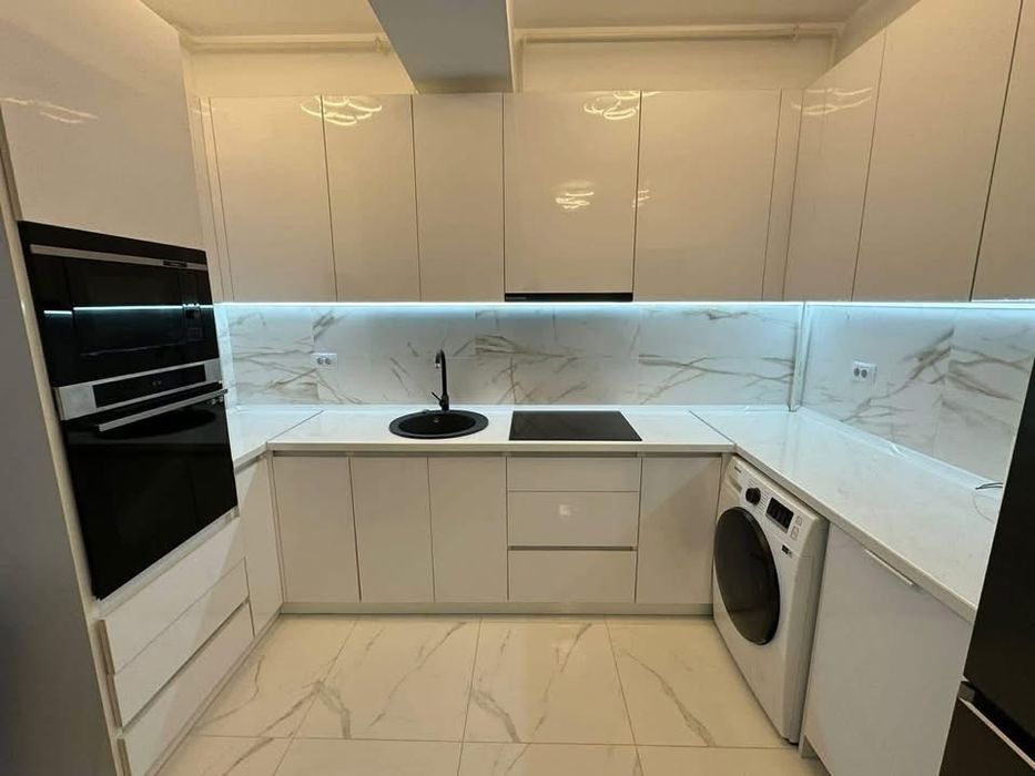 Inchiriez apartament de LUX in bloc NOU ULTRACENTRAL la MAMAIA CAZINO