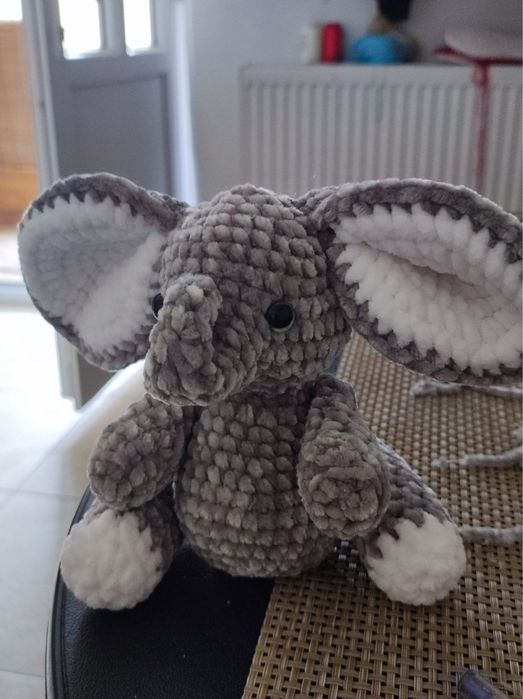 Iepuraș croșetat handmade din materiale hipoalergenice – cadou deosebit