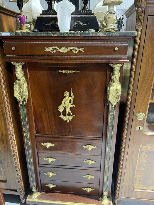 Secretier din lemn cu ornamente bronz și marmura