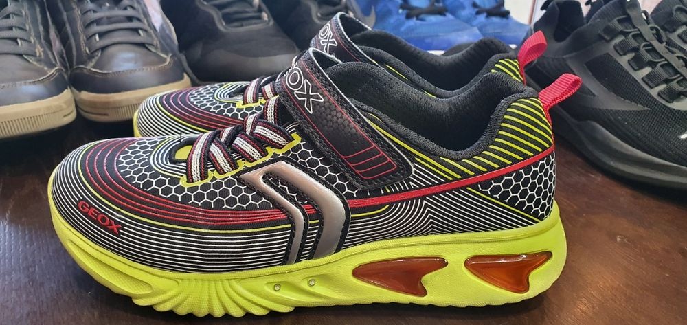 Оригинални маратонки