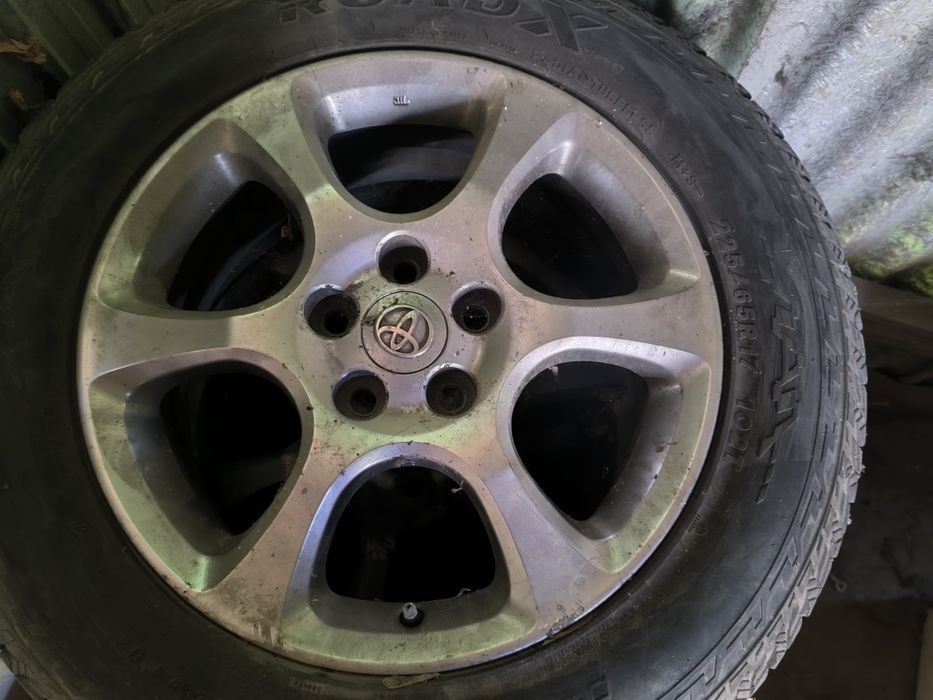 Диски Toyota RAV4 R17 с резиной RoadX 225/65 R17, комплект 4 шт.
