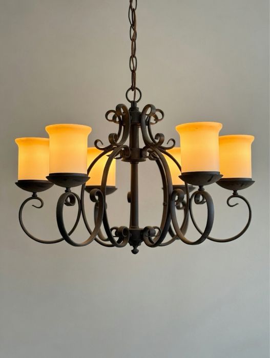 Продам люстру кованую