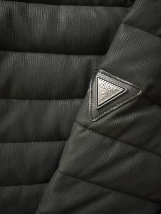 Ново черно яке Guess