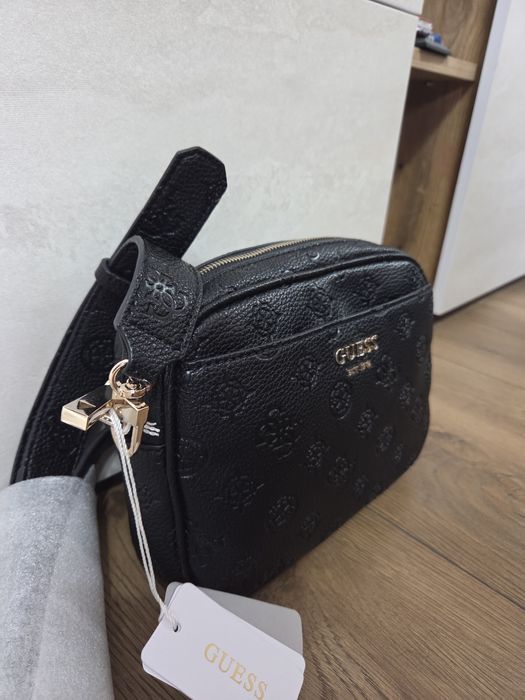 Дамска чанта guess