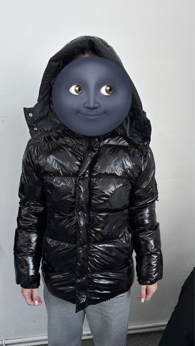 Geaca moncler , marimea M unisex negru , pret negociabil