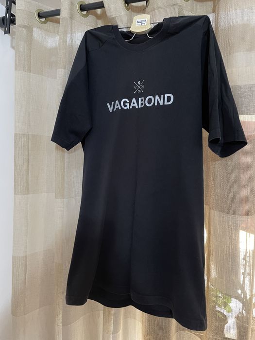 Pantaloni si tricou vagabond