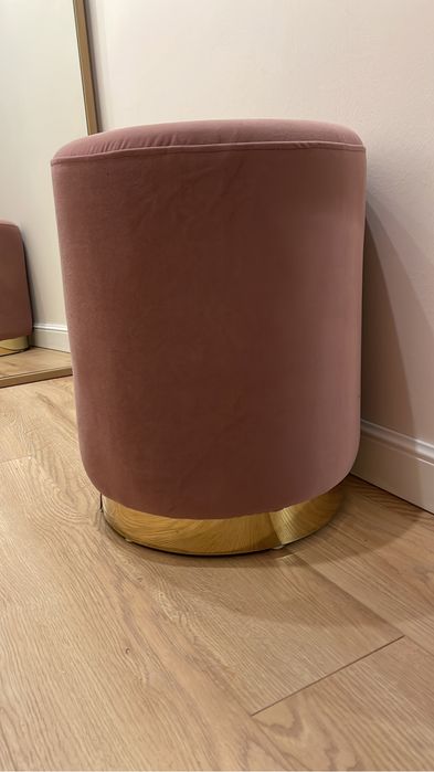 Пуфик маленький низкий