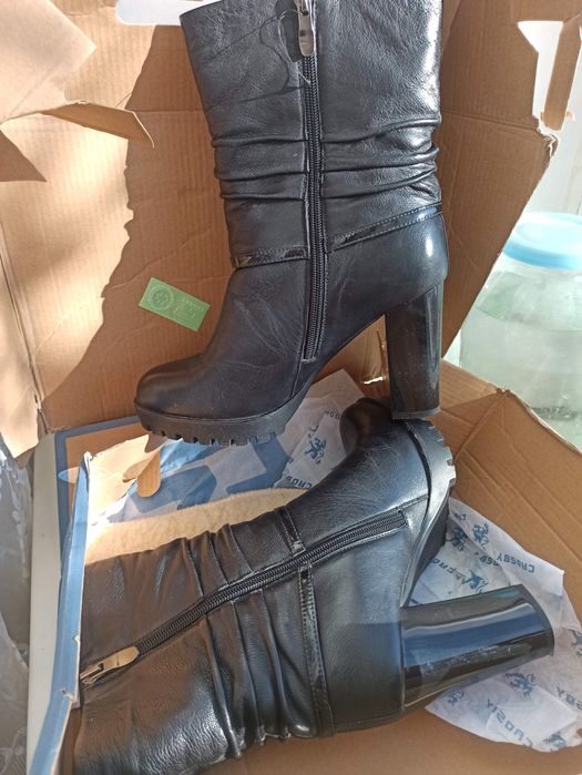 Зимние полусапожки ,новые