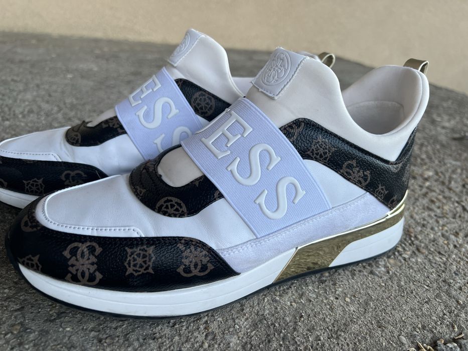 Обувки GUESS