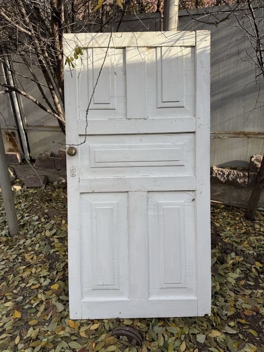 Двери деревянные.