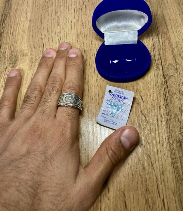 Продаëтся кольцо и цыпочка серебро