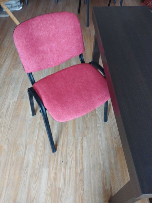 Продавам нови посетителски офис столове