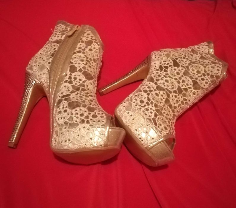 Botine din dantela 38