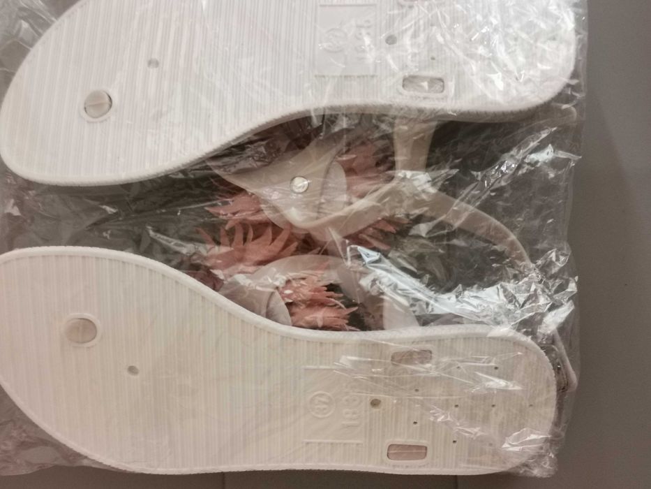 Дамски сандали - нови. Номер 37.