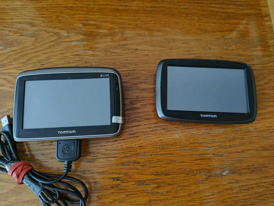 gps tom tom am doua bucati