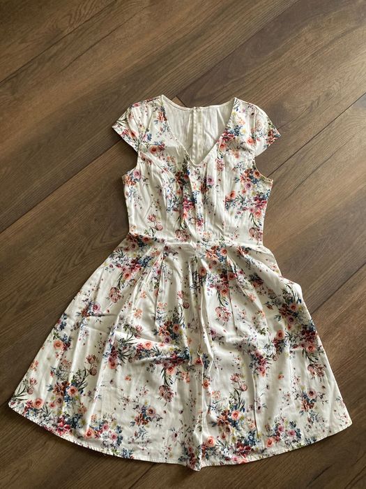 Кокетни шарени рокли