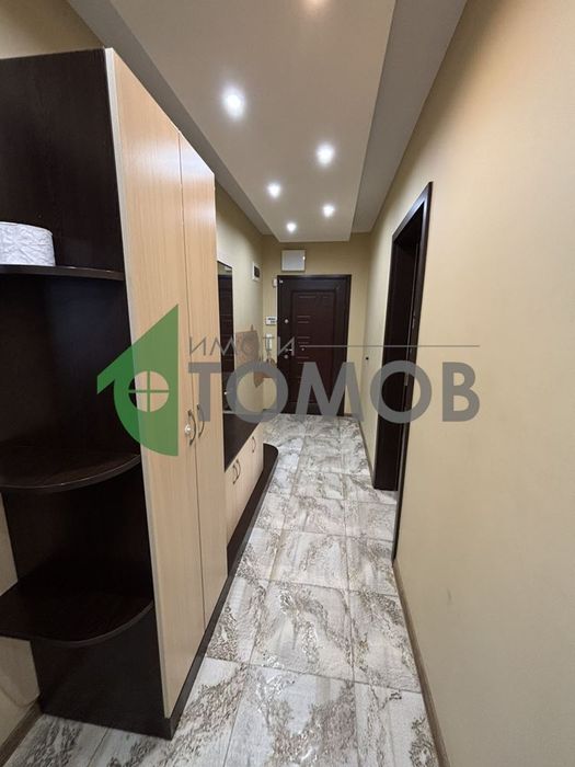 Прекрасно обзаведен тристаен апартамент в кв. Билла 1