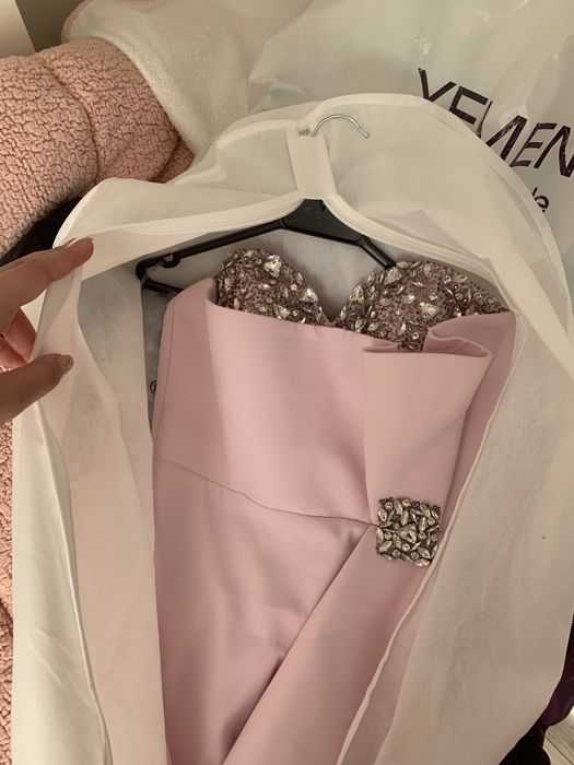 Чисто нова официална рокля