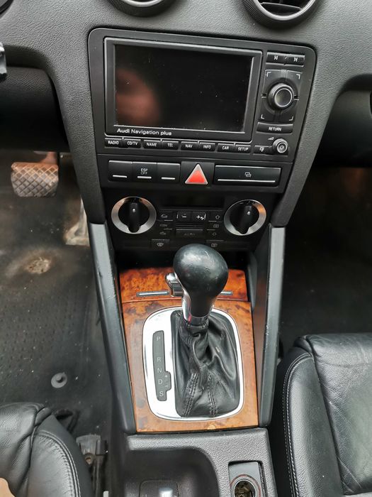 dezmembrez audi a3 8p/faruri audi a3 8p/usi audi a3/hayon audi a3