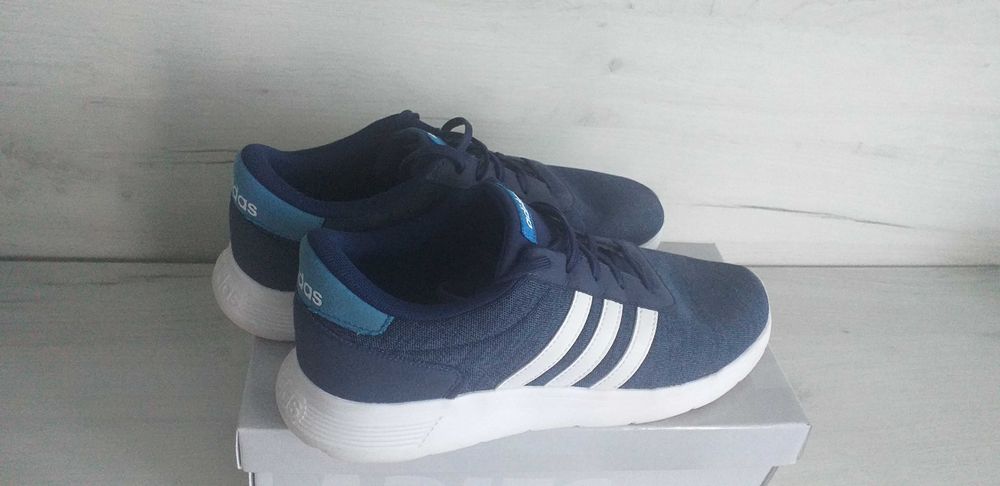 Детския оригинални маратонки на Адидас 50лв.,размер 39 1/2