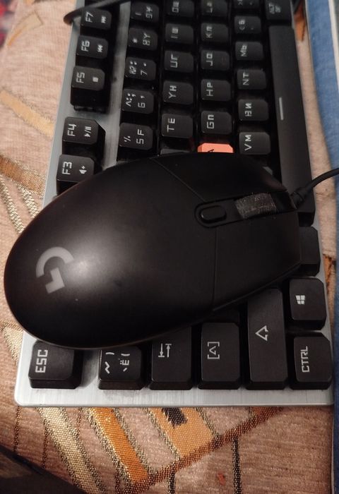 Продам мышку Logitech G102