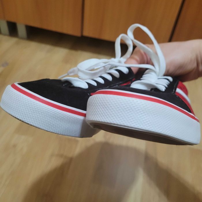Vand pantofi sport