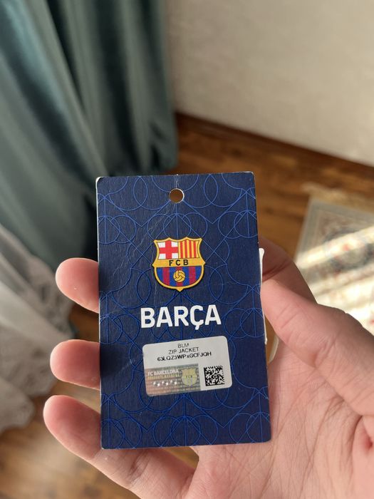 Ветровка для фанатов Barcelona