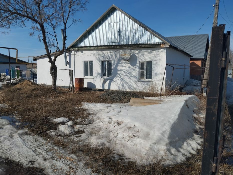 Два дома в одном дворе.