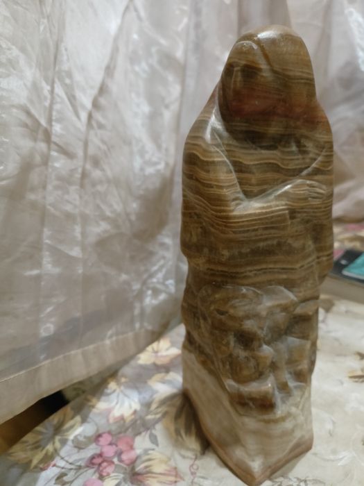 Статуя из оникса