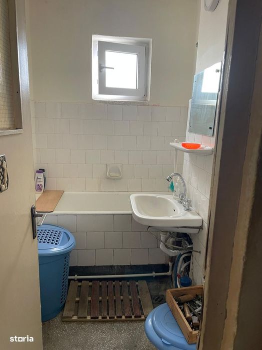 De vanzare apartament 4 camere, strada Carpati, central