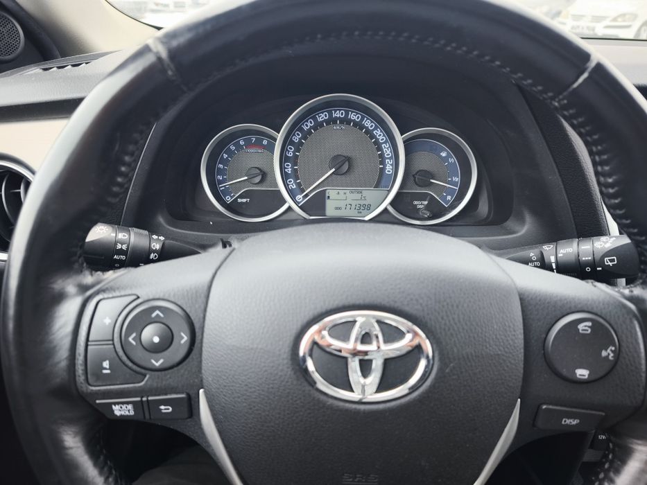 Toyota Auris 1.3VVT-i Euro 5 an 2013 Benzina 6+1 trepte