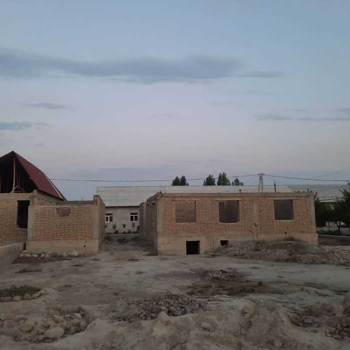 Курилиши тугалланмагам ховли уй