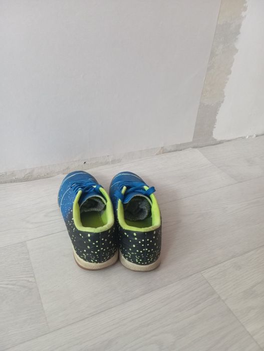 Продам футзалки.