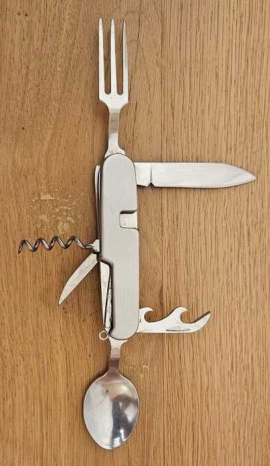 Къмпинг прибор 6 в 1 комбиниращ вилица лъжица отварачка ножче тирбушон