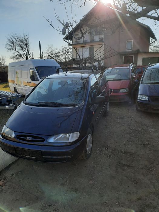 VW Sharan на части