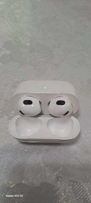 Продам безпроводные наушники все в оригинале.