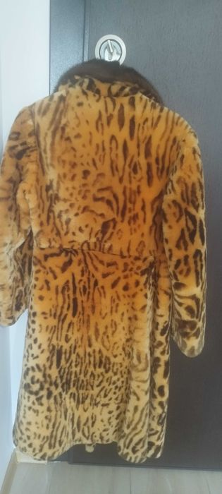 Vând haina de blana naturala animal print