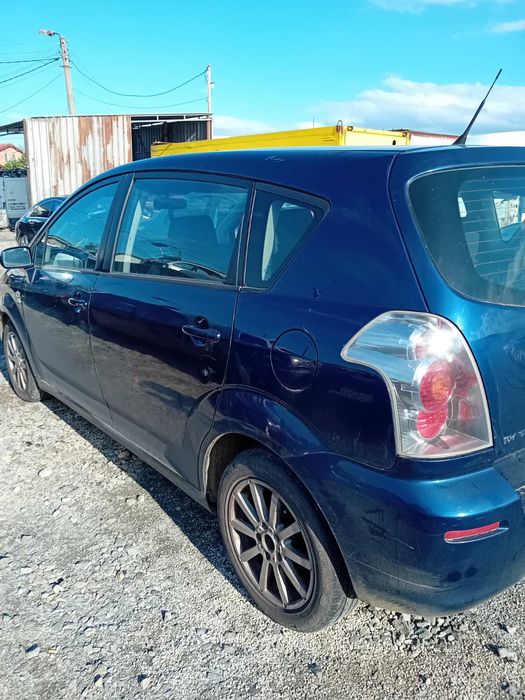 Toyota Corolla Verso 2007 година 2000 дизел