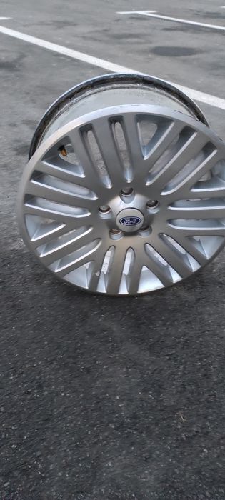 Vând 4 buc genti pe 17 preț 1200 Ron inf la telefon