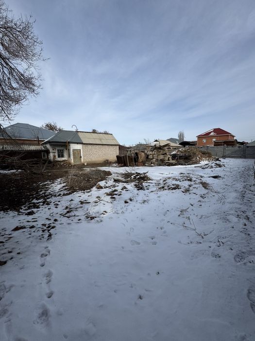 Участок с времянкой