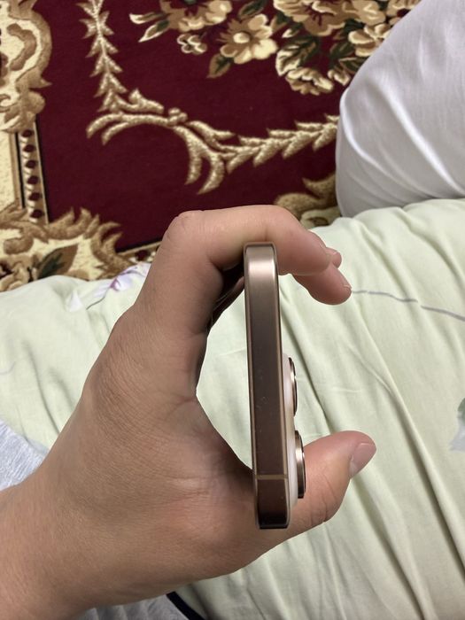 Iphone 16 pro Desert Titanium