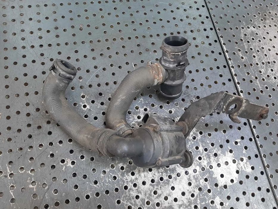 pompa apa 1.6 tdi 2.0tdi  seat  altea vw passat b6 golf 6 caddy 3 audi a3 8p1 skoda superb 2 5n0965561