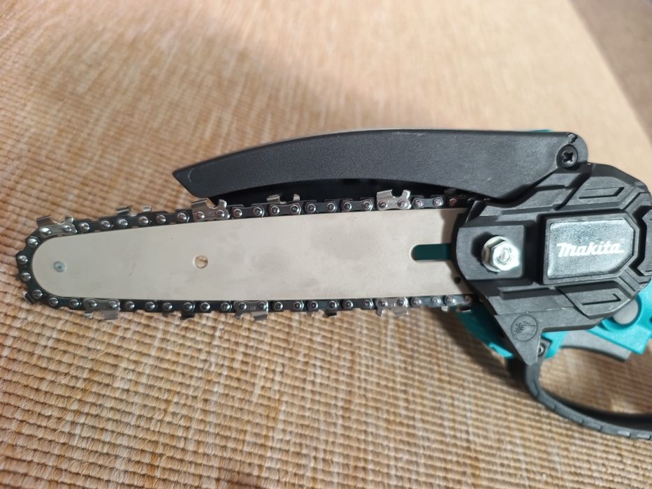 Mini drujba electrica Makita 22cm cu acumulator BL 6Ah