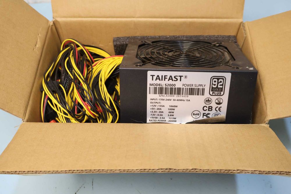 Блоки питания Zalman 700W + Taifast 2000W + еще один Taifast 2000W