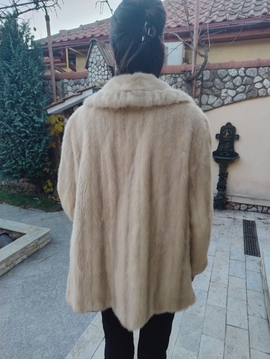 Vând haina de blana nurca