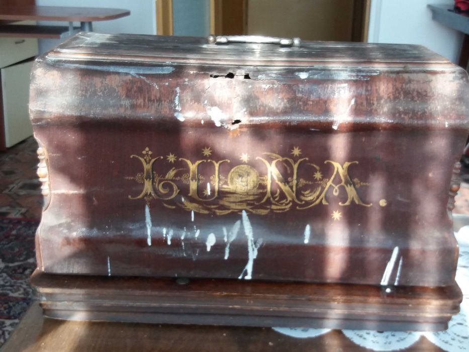 Старинна шевна машина