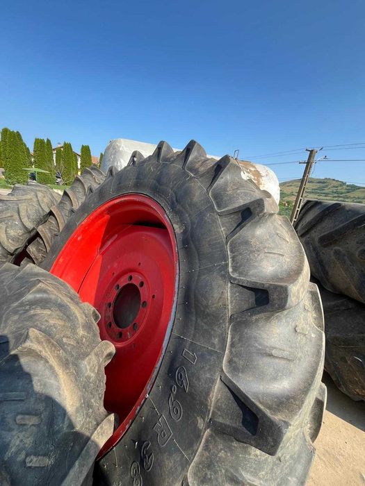 Set Anvelope/Roti Tractor Spate R38 Fata R 28 Rosia de Secas • OLX.ro