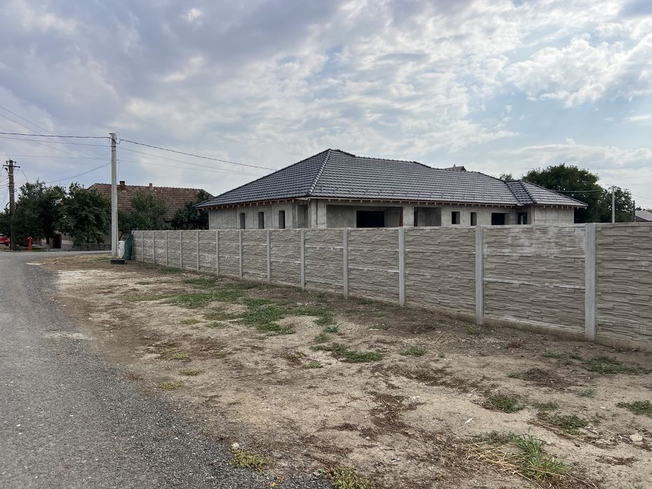 Peciu Nou – Casă individuală pe parter, teren 950 mp, racordată la apă, gaz și curent