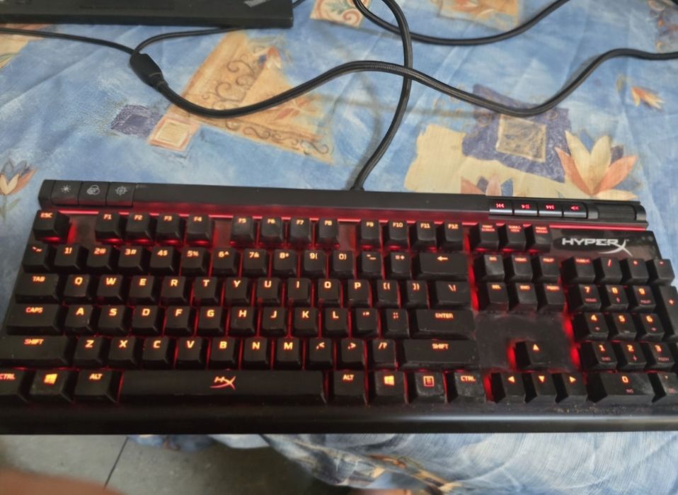 Tastatura gaming – Roccat Isku ROC-12-721 / HyperX Alloy Elite – testa